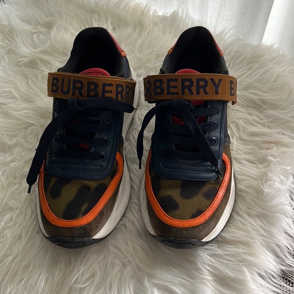 Burberry sneakers 37.5 Size 7.5 - Picture 1 of 9